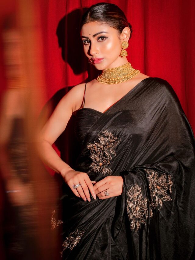 Mauni Roy in Black SIlk Saari (2)