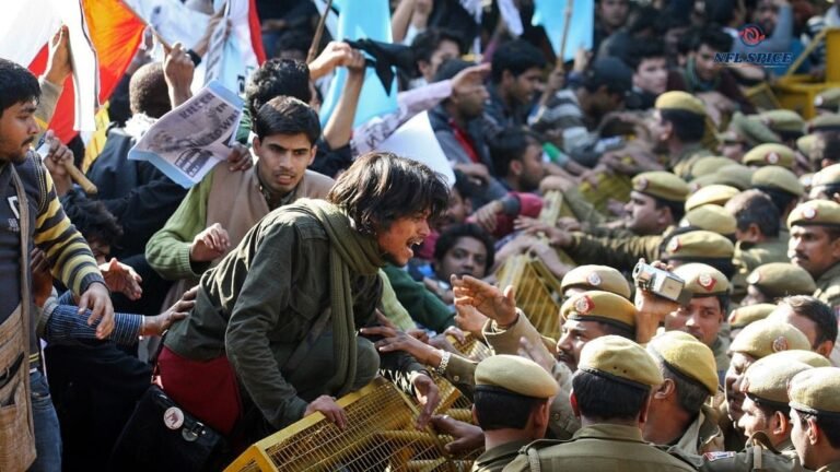 ग्राउंड रिपोर्ट: लाठियां, आंसू गैस और तीन लेयर की बैरिकेडिंग… जानें कैसे दिल्ली पुलिस ने रोका CJP का संसद मार्च